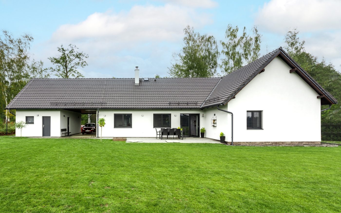 Reference rodinný dům Skalice 2020 - cihly Porotherm 38 T Profi, Porotherm 24 Profi, Porotherm 11,5 Profi, Porotherm 14 Profi a střešní tašky Tondach Stodo 12 engoba černá, Photographer: Jiri Hurt, Reference společnosti Wienerberger