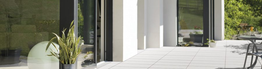 Jarní akce na dlažbu, dlaždice, ploty a prvky zahradní architektury. Slevy až 40 %, nabídka platí od 20.03. do 30.04.2023.