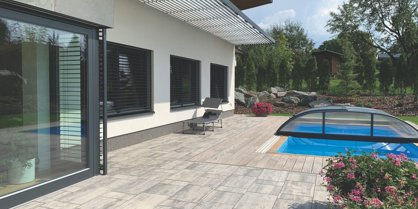 Reference rodinný dům Královéhradecký kraj 2019 - betonová dlažba Citytop Grande kombi bíločerná | Semmelrock