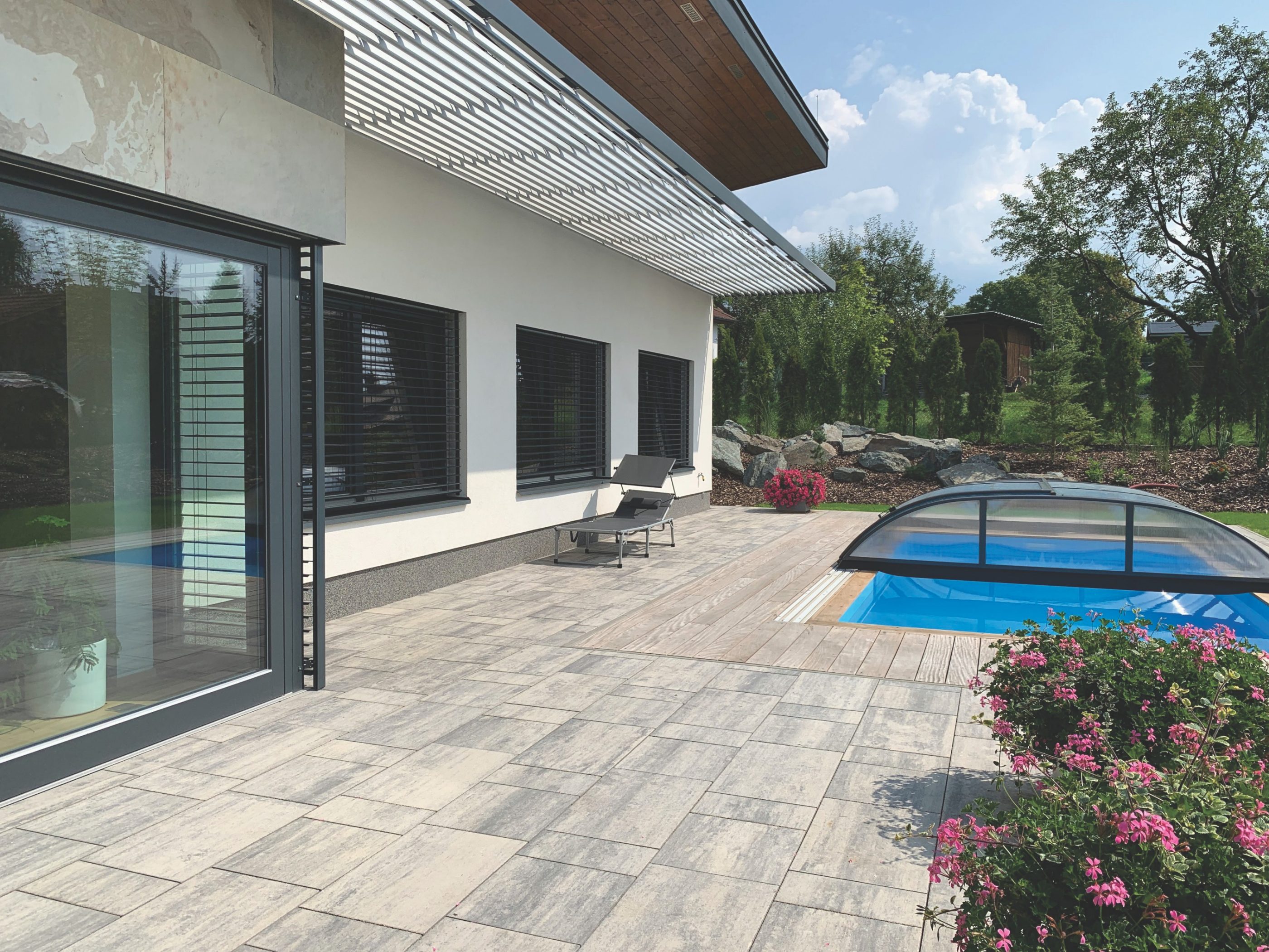 Foto realizace dlažba Citytop Grande kombi bíločerná