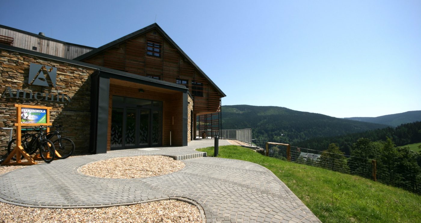 Refernce verejne plochy Spindleruv Mlyn dlazba Arte sedocerna stinovana