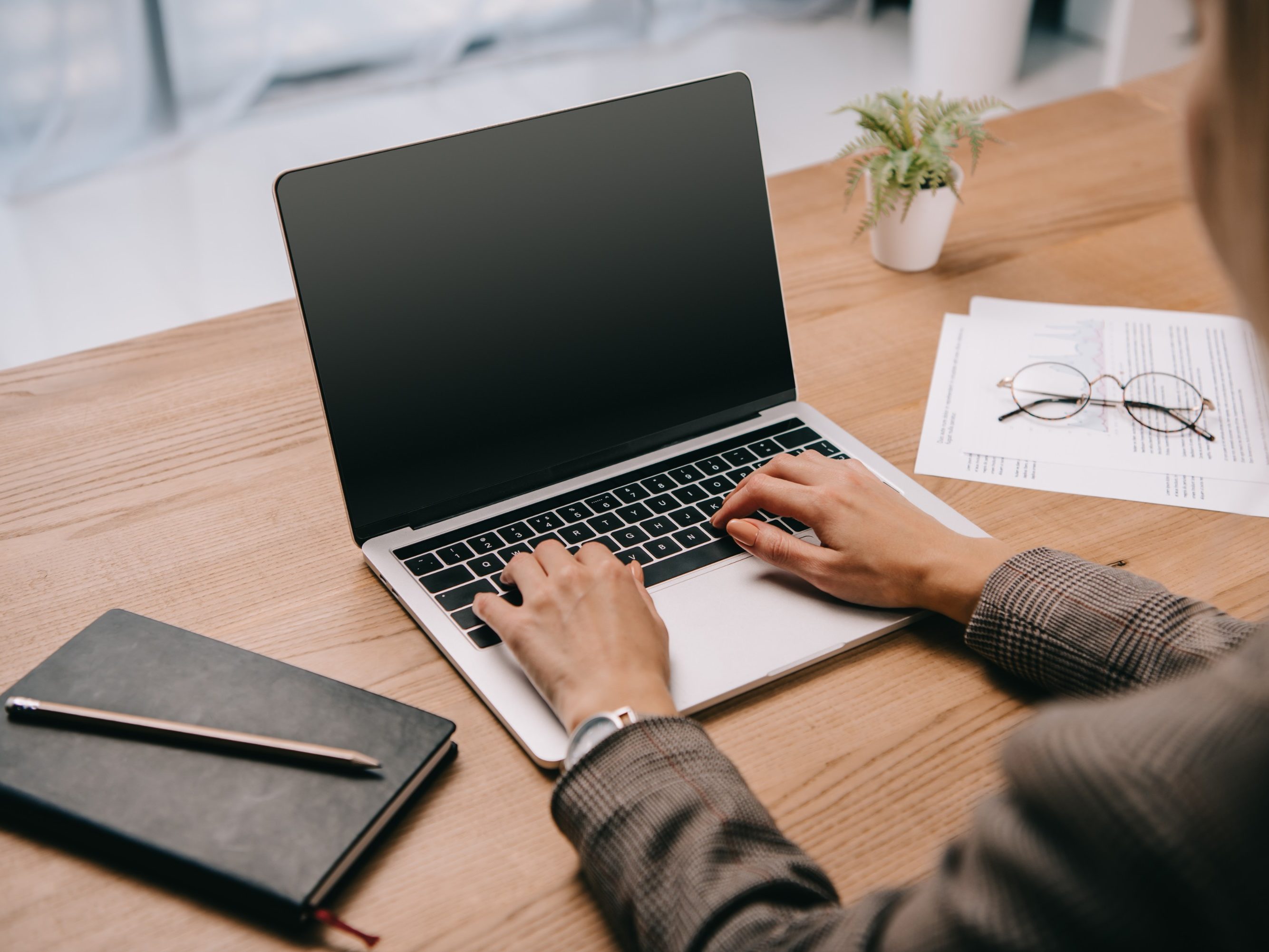 Foto ke stažení počítač ruka