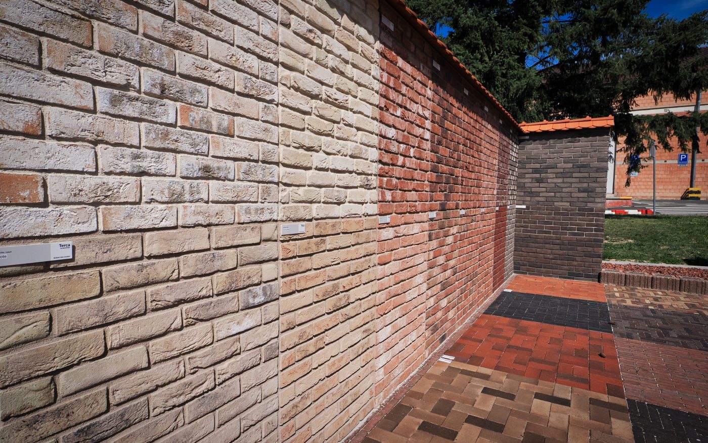 Lícové cihly a obkladové pásky Terca v showroomu Jirčany u Prahy