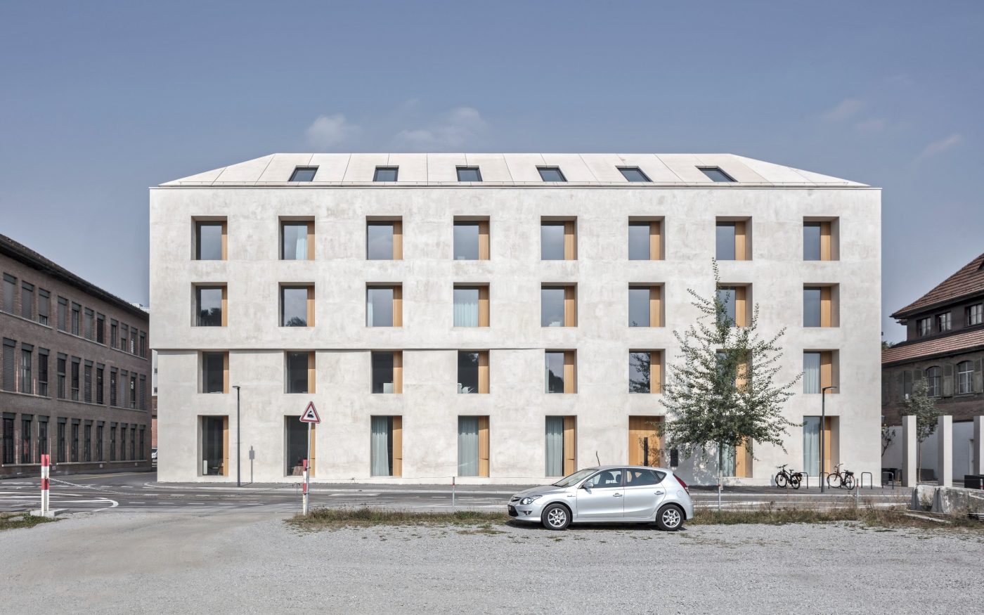 2226 Emmenweid. Brick Award 22 Category "Working together". Baumschlager Eberle Architekten. Photo of building from afar