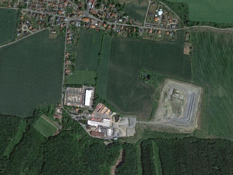 Letecký pohled na závod v Řepově