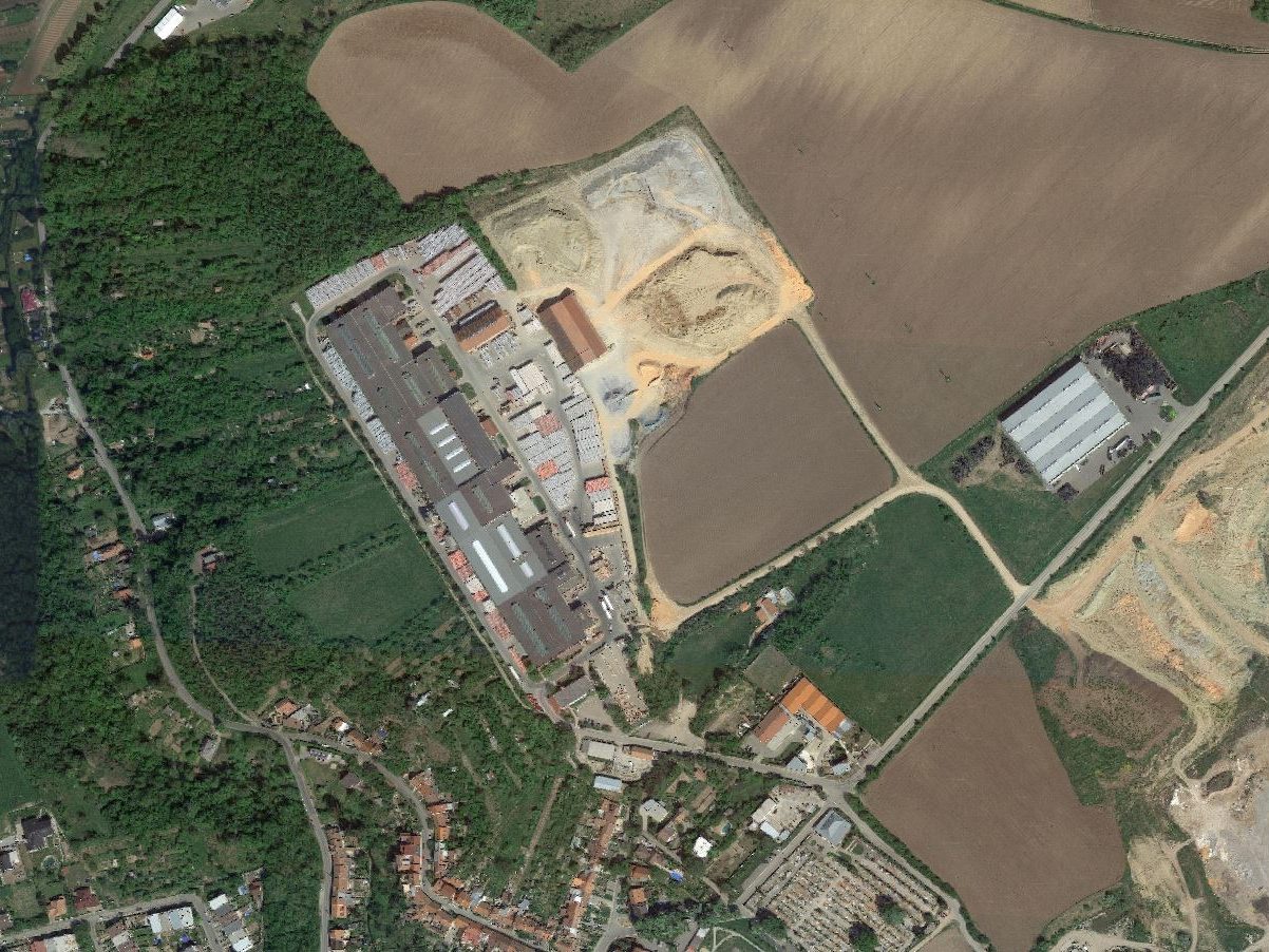 Letecký snímek výrobního závodu Šlapanice, Zdroj: Googlemaps.cz