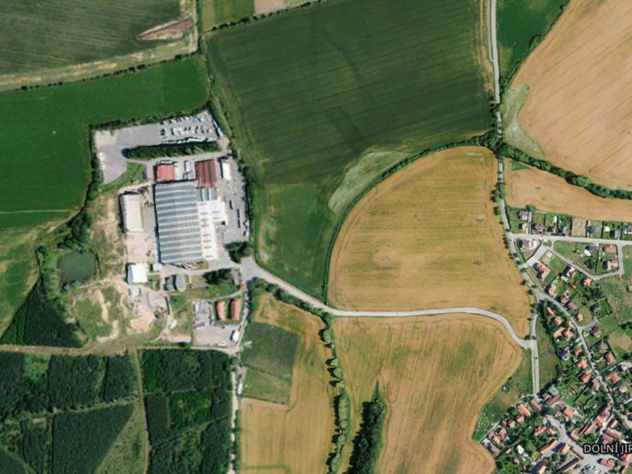 Letecký pohled na centrální sklad v Jirčanech