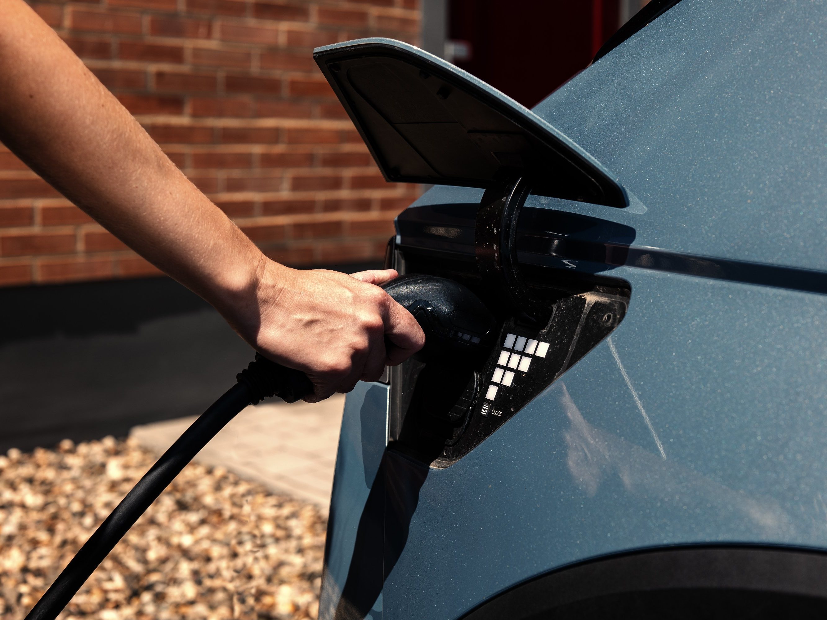 Fotografie ESG aktivity - nabíjení elektroautomobilu