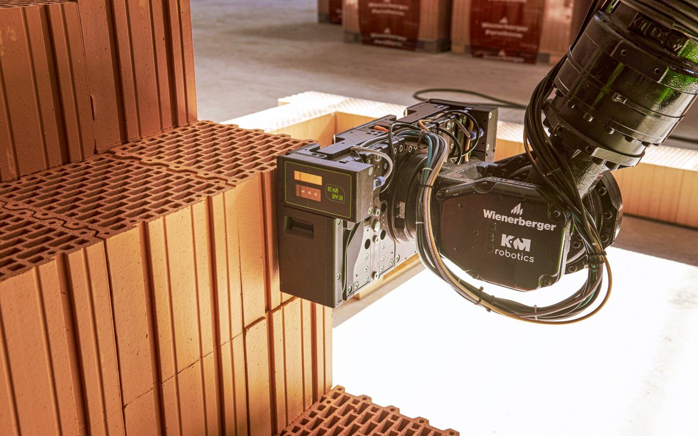 Zdící robot poprvé na stavbě