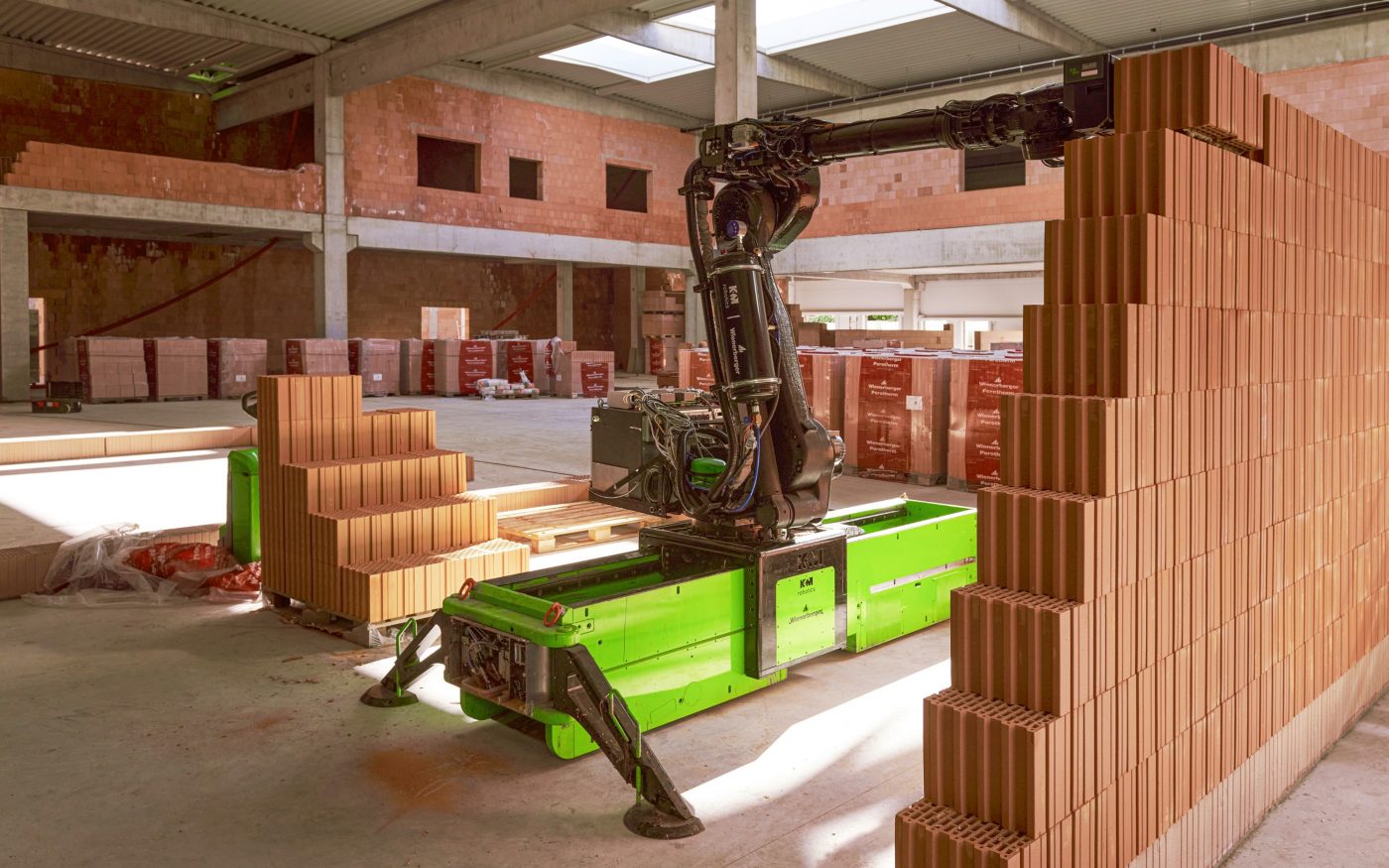 Zdící robot poprvé na stavbě