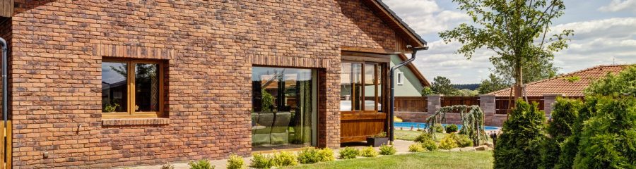 Reference rodinný dům Plzeň 2018 - Zdivo - Porotherm 44 Fasáda - Obkladové pásky AGAAT + antracit spára | Wienerberger