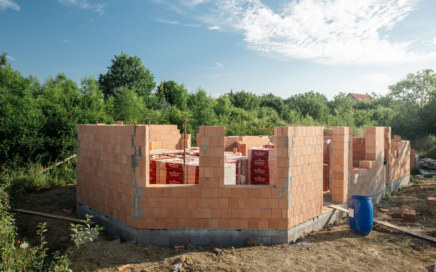 Reference rodinný dům hrubá stavba Praha 2023 | Wienerberger