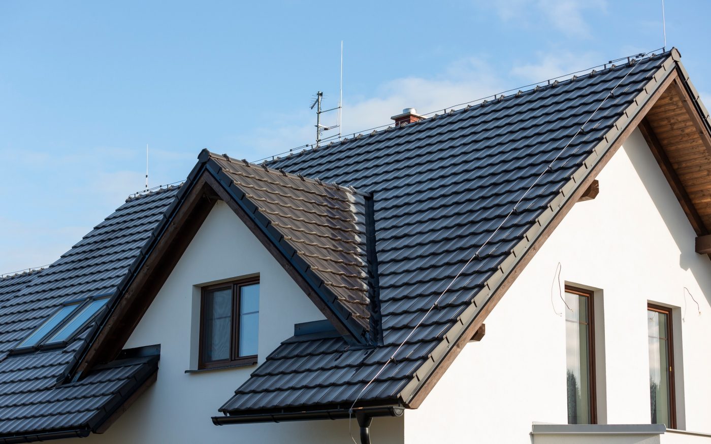 Reference rodinný dům Pardubický kraj 2017 - střešní krytina Tondach Stodo 12 glazura Amadeus černá & Zdivo Porotherm 44 Profi & Lícové cihly Terca Trentino | Wienerberger