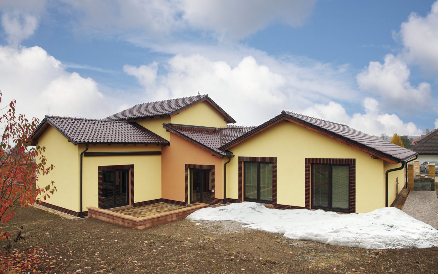 Reference produktů Tondach 2009 Samba 11 Glazura kaštanově hnědá