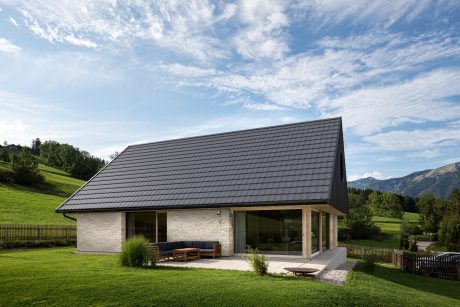 Reference (dům) se střešní taškou Tondach V11