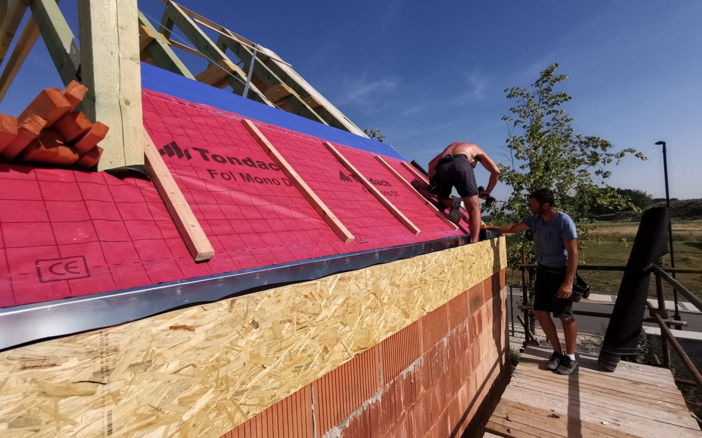 Foto z nadkrokevní izolace a laťování | Vzorový e4 dům | Wienerberger