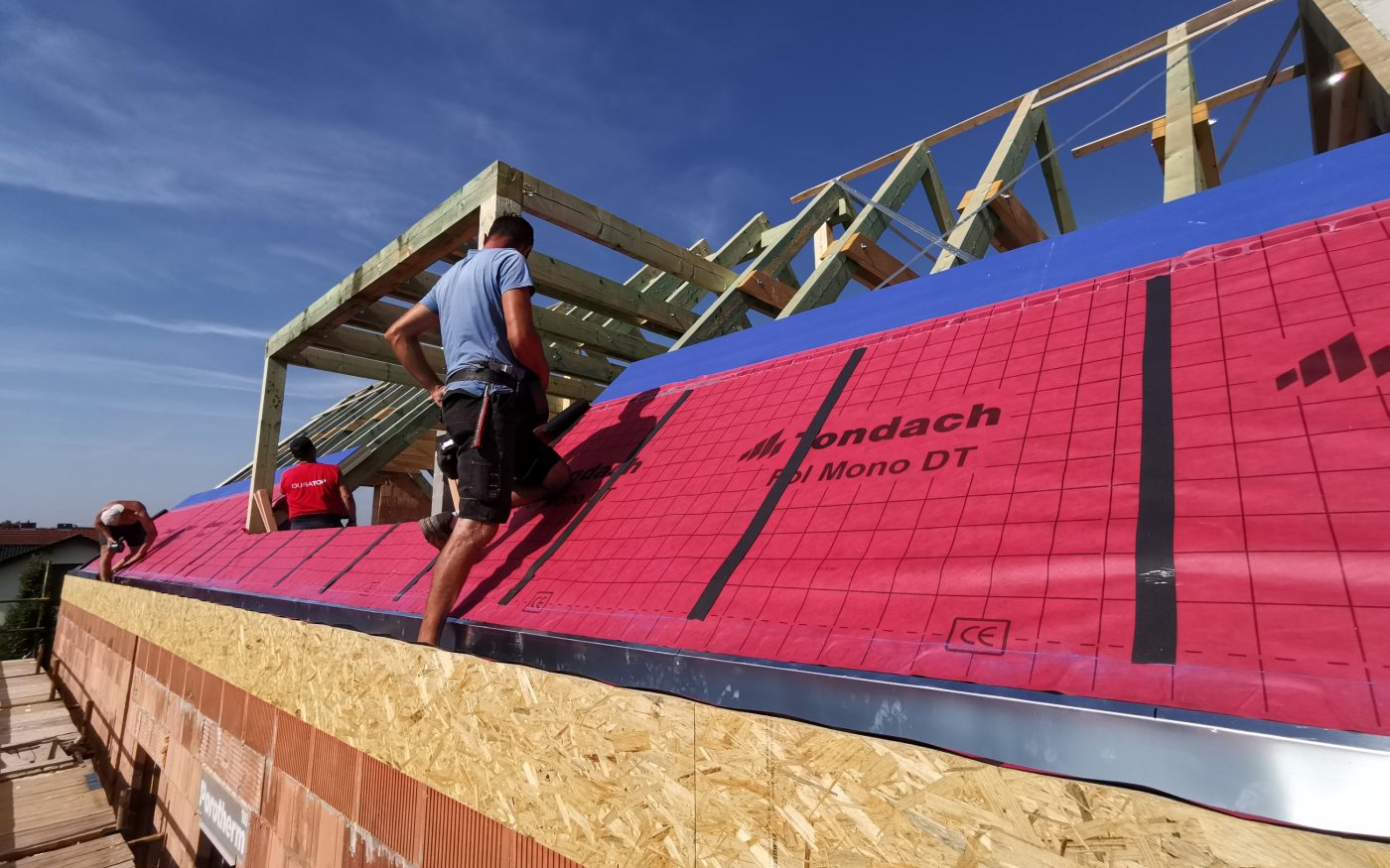 Foto z nadkrokevní izolace a laťování | Vzorový e4 dům | Wienerberger