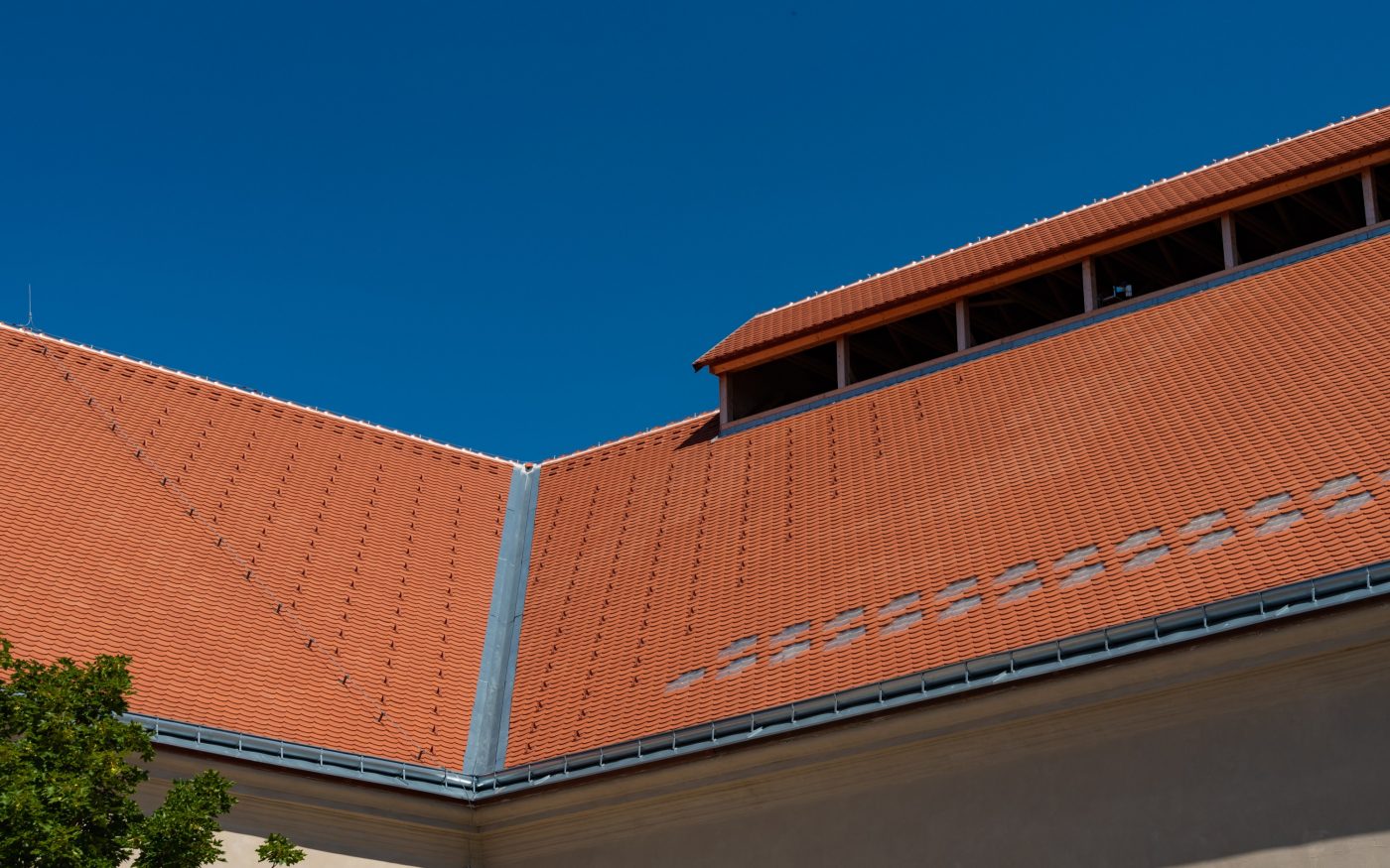 Reference památkový objekt Kamenice nad Lipou 2019 - stresni krytina Tondach Bobrovka kulatý řez 18x38 režná | Wienerberger