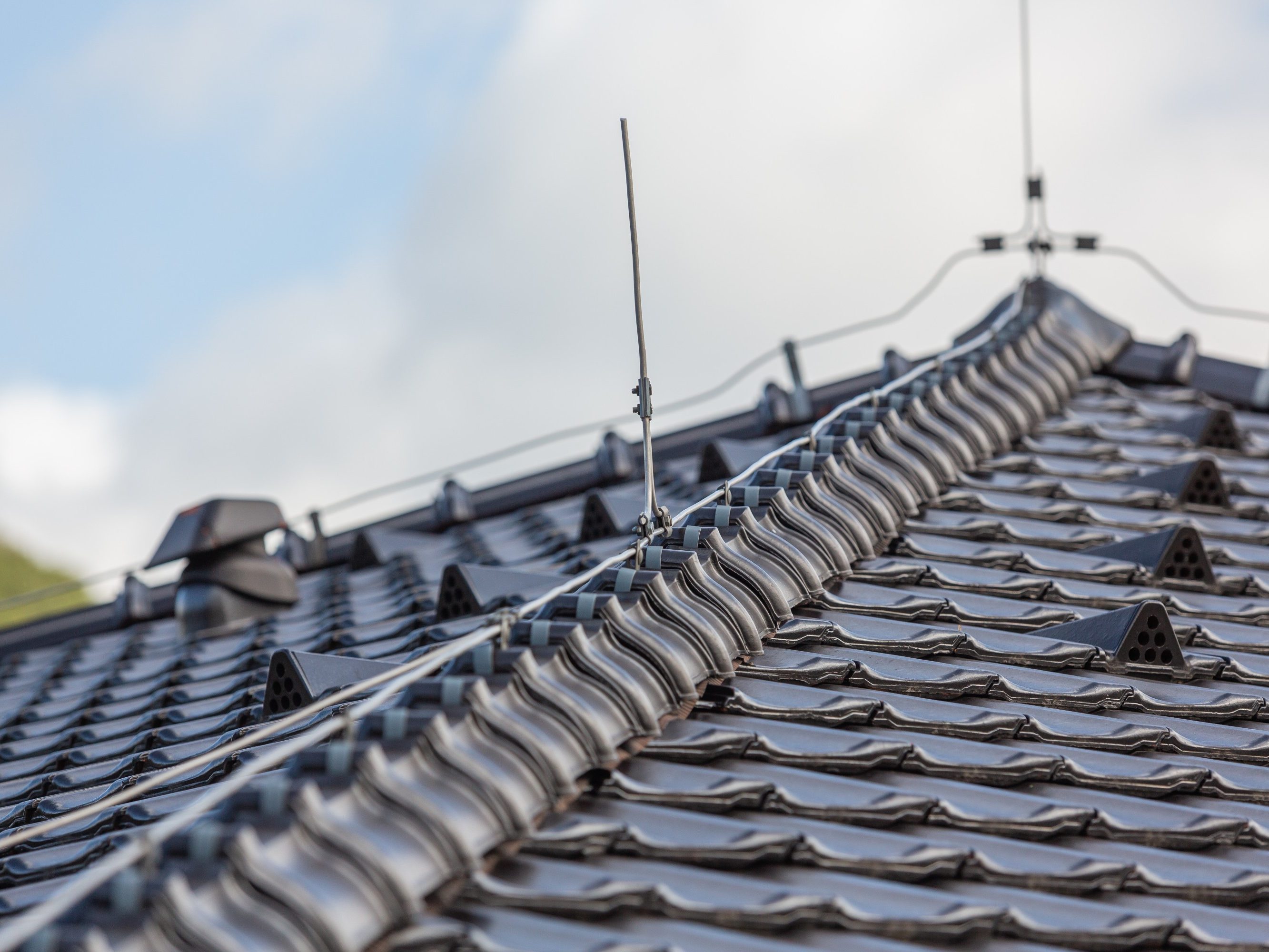 Reference rodinný dům Povrly 2018 - střešní krytina Tondach Stodo 12 glazura Amadeus černá & Lícová cihla Terca Passiebloem | Wienerberger