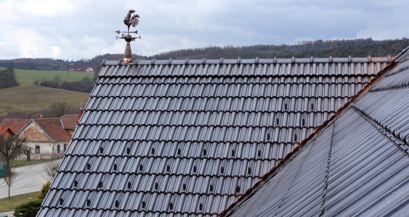 Větrání střechy Tondach - podhřebenové větrací tašky