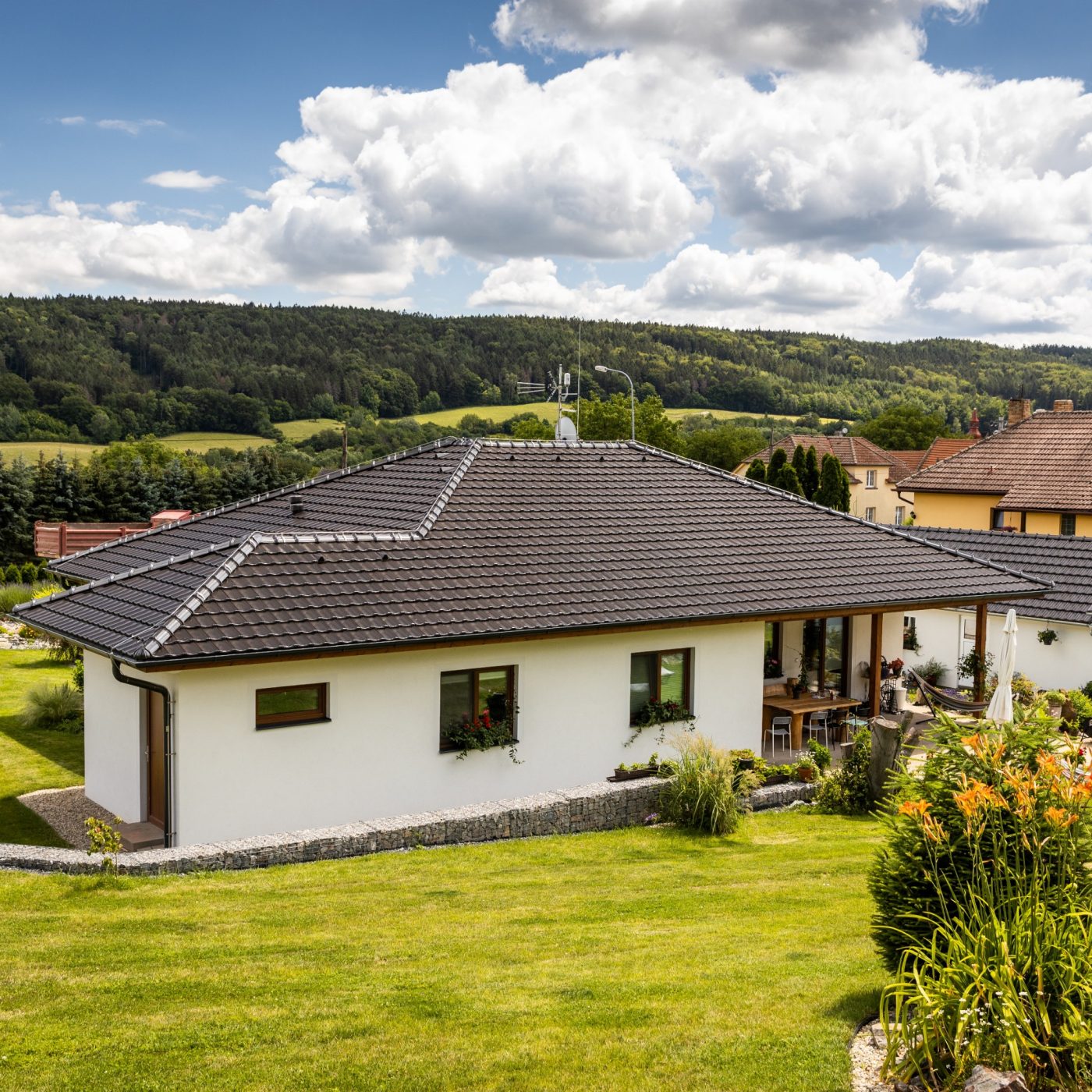 Reference rodinný dům Středočeský kraj - 2018 - STODO 12 BŘIDLICOVĚ ČERNÁ GLAZURA | Wienerberger