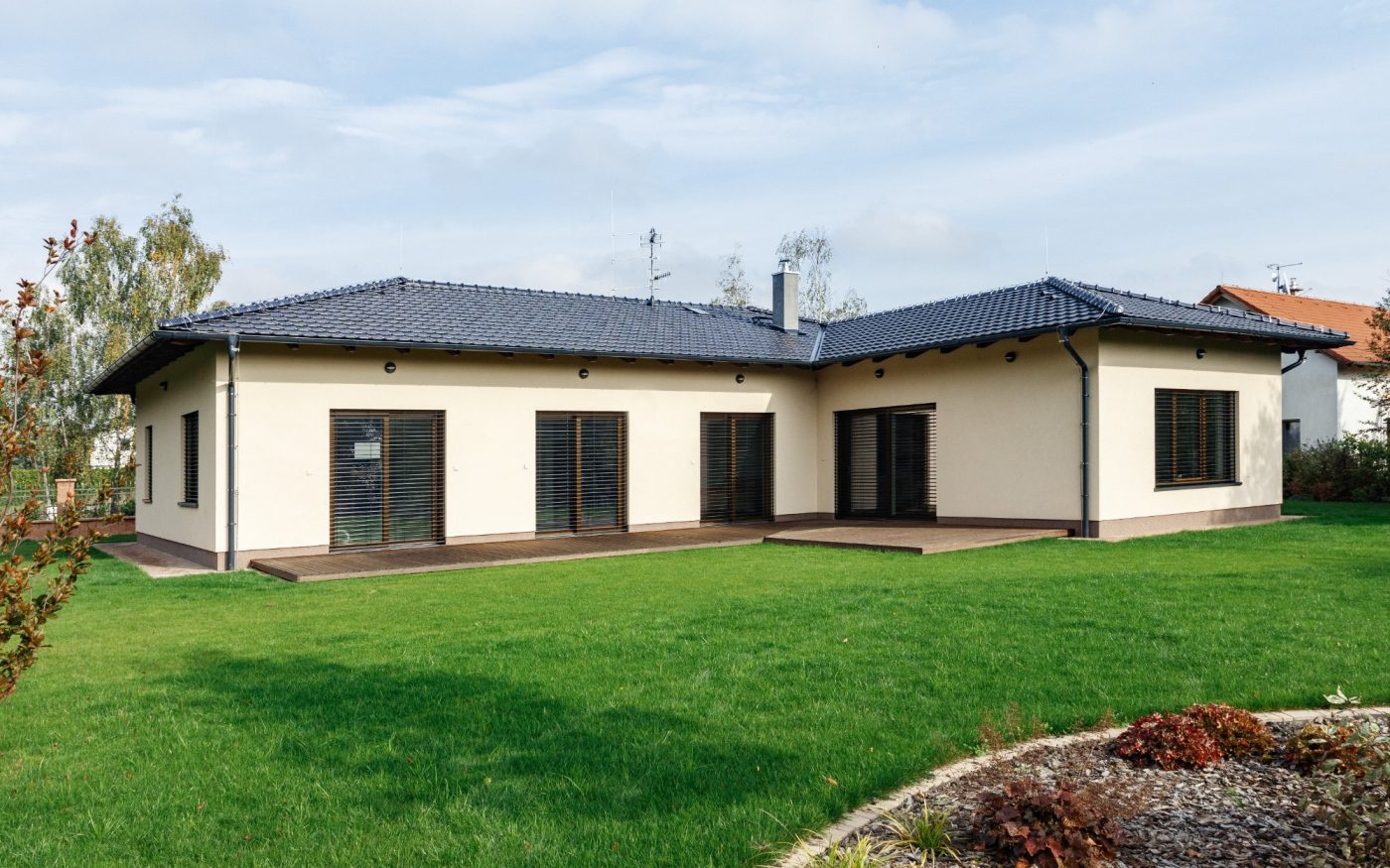 Reference rodinný dům Mladá Boleslav 2020 - Porotherm 50 T  Profi - stropy Miako vložky - Tondach Stodo 12  | Wienerberger