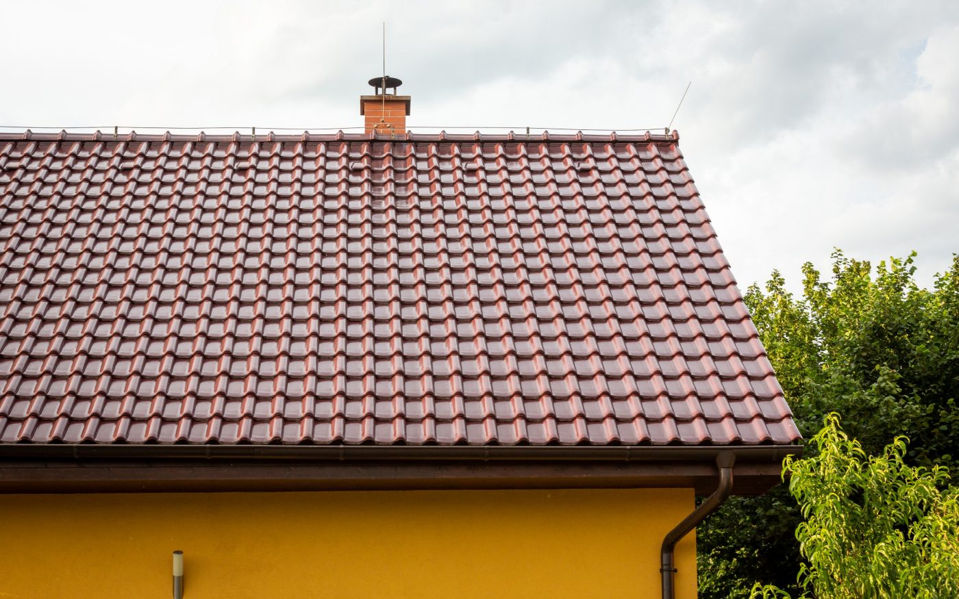 Reference rodinný dům Praha Východ 2018 - střešní krytina Tondach Samba červená engoba | Wienerberger