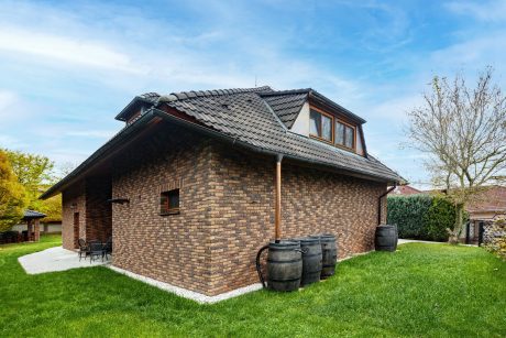 Reference rodinný dům Plzeň 2020 - Agaat + antracit spára Porotherm 44 bez zateplení | Wienerberger