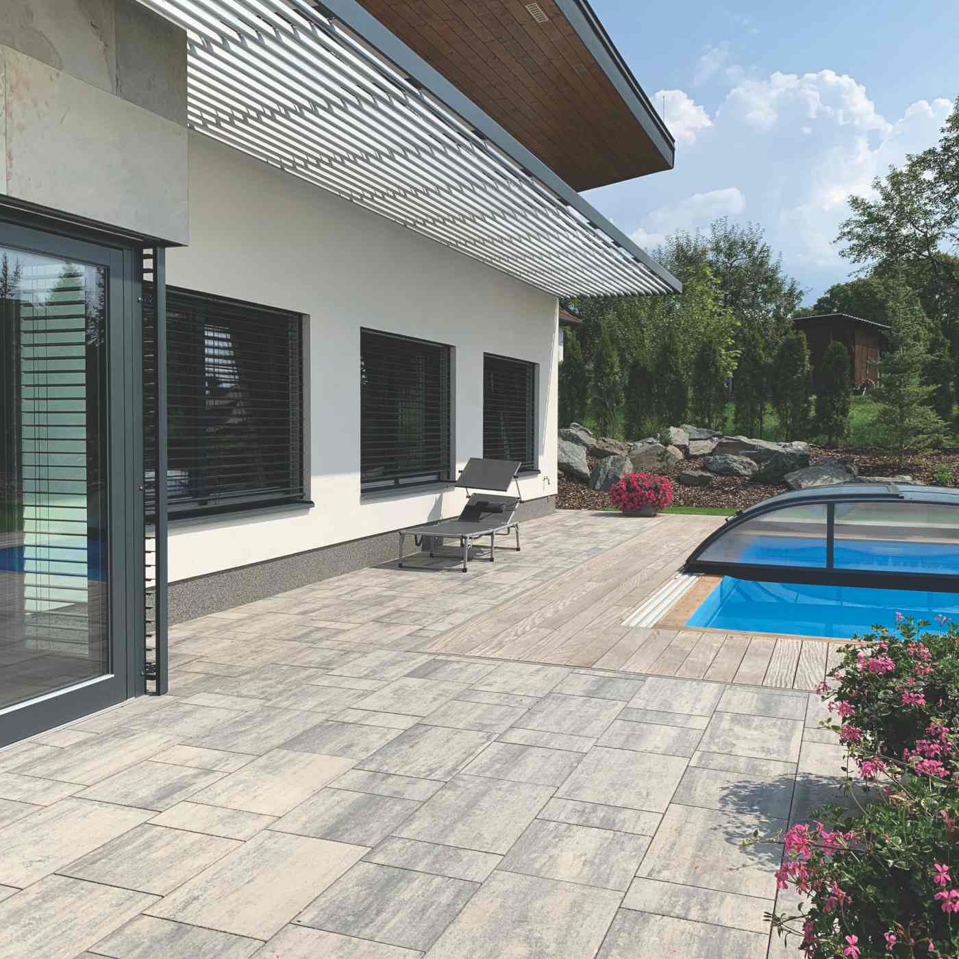 Foto realizace dlažba Citytop Grande kombi bíločerná