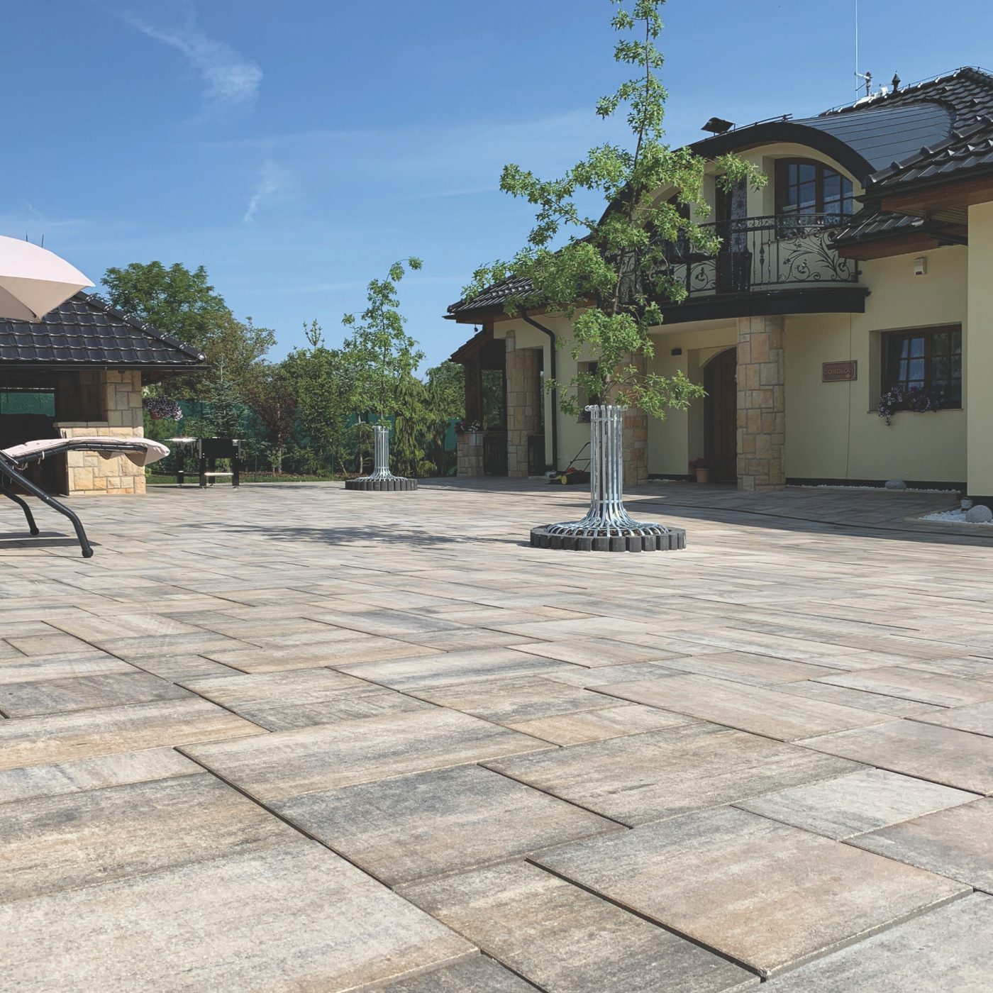 Foto realizace dlažba Citytop Grande kombi bílohnědočerná