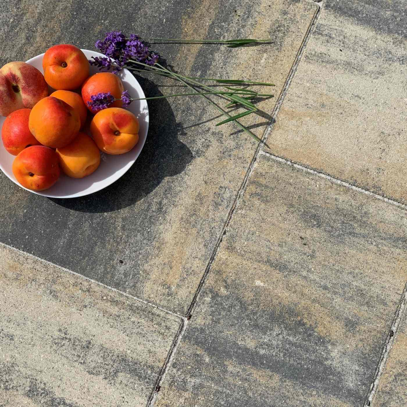 Foto realizace dlažba Citytop Grande kombi bíložlutočerná