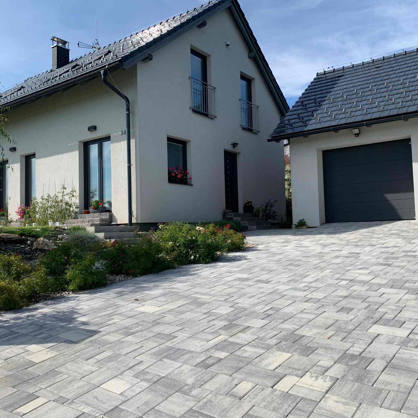 Foto realizace dlažba Citytop Elegant kombi bíločerná