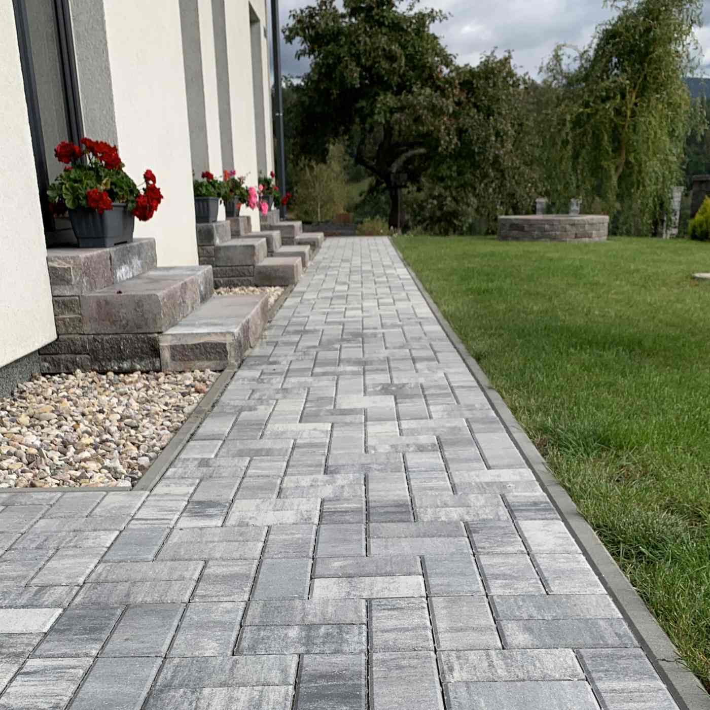 Foto realizace dlažba Nardo bíločerná