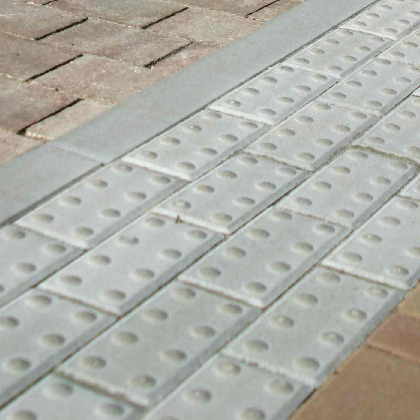 Foto realizace dlažba Dlažba pro nevidomé šedá
