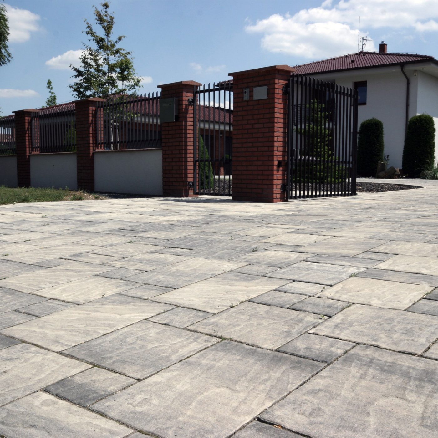 Foto realizace dlažba Suprema kombi bíločerná