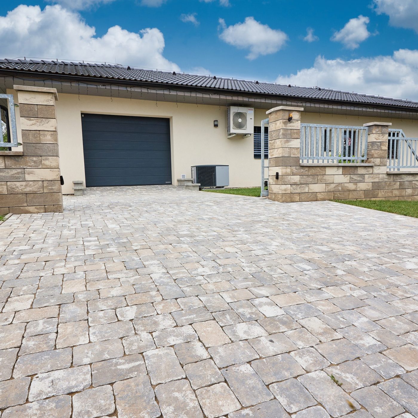 Dlažba Bellano Antico lávově šedá melírovaná | Semmelrock