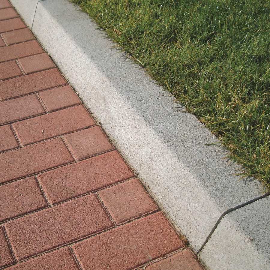 reference Silniční obrubník šedá