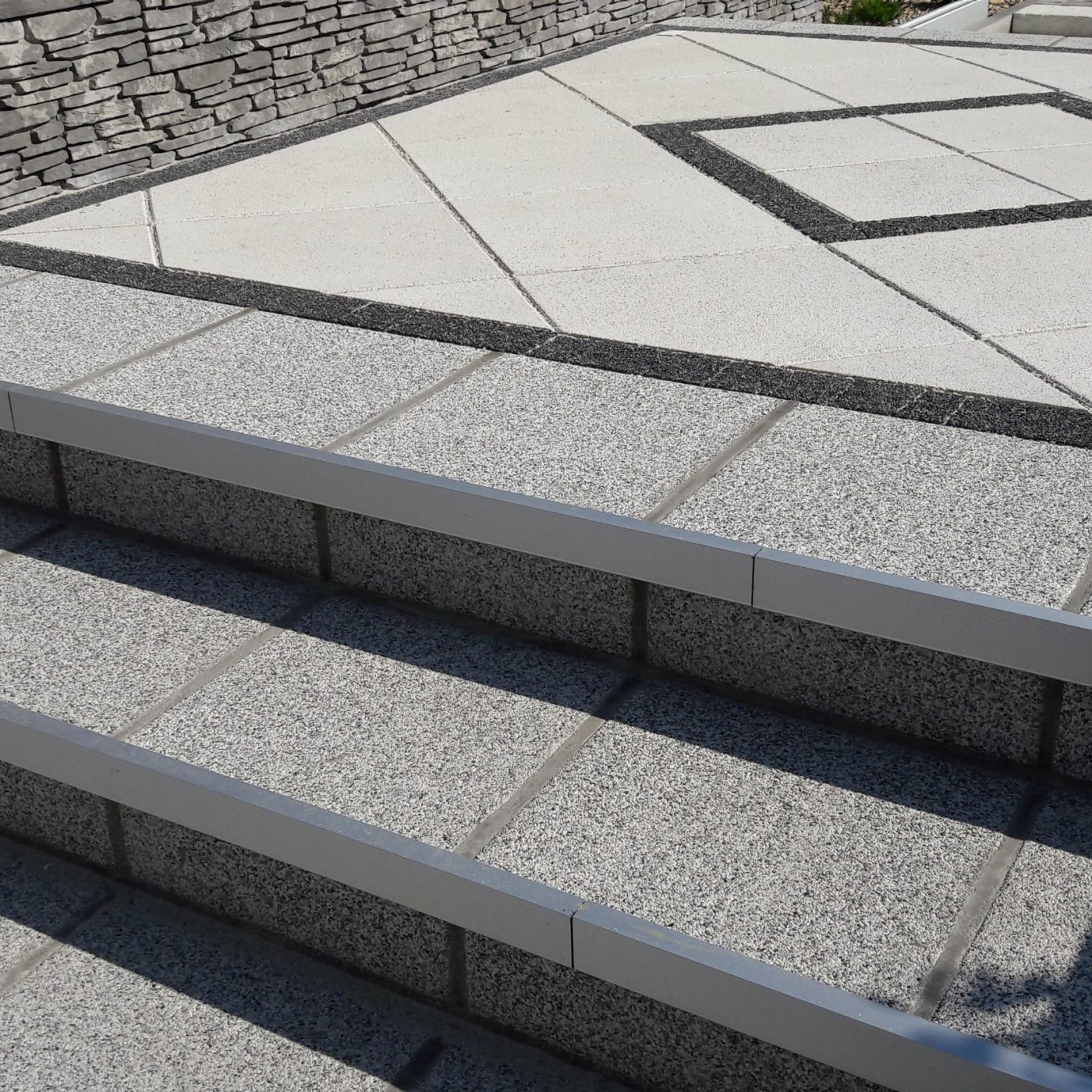 reference Schodová krycí lišta stříbrná