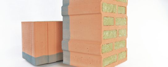 Sestava 2 cihel Porotherm T Profi se šedým pruhem s bílým pozadím