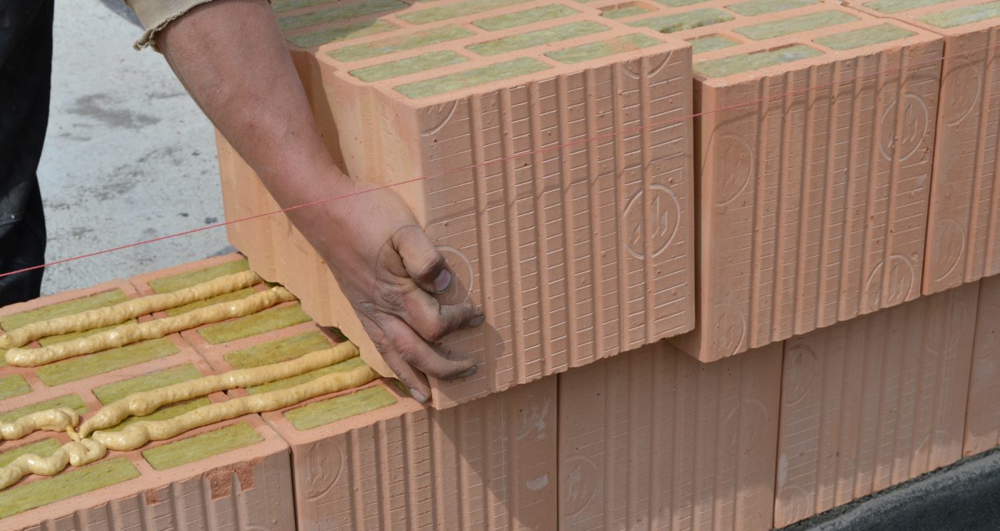 Ukázky přímo z praxe - pokládaní základní vrstvy